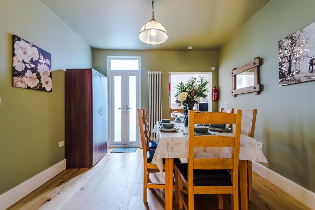 New! Gorgeous 2-Bed Home In Chester City Centre By 53 Degrees Property - Incredible Location, Ideal For Small Groups - Sleeps 6! المظهر الخارجي الصورة