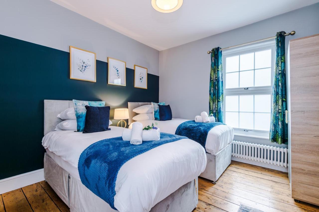 New! Gorgeous 2-Bed Home In Chester City Centre By 53 Degrees Property - Incredible Location, Ideal For Small Groups - Sleeps 6! المظهر الخارجي الصورة