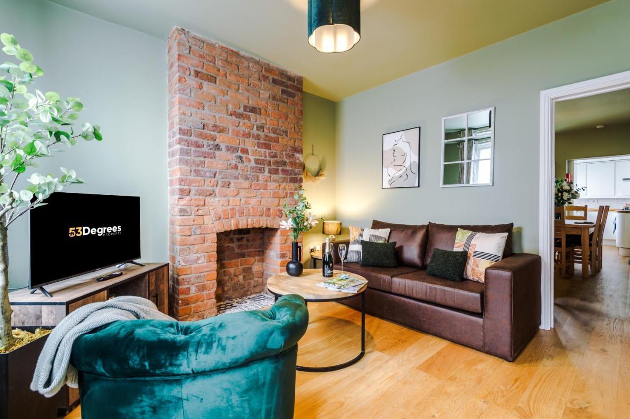 New! Gorgeous 2-Bed Home In Chester City Centre By 53 Degrees Property - Incredible Location, Ideal For Small Groups - Sleeps 6! المظهر الخارجي الصورة