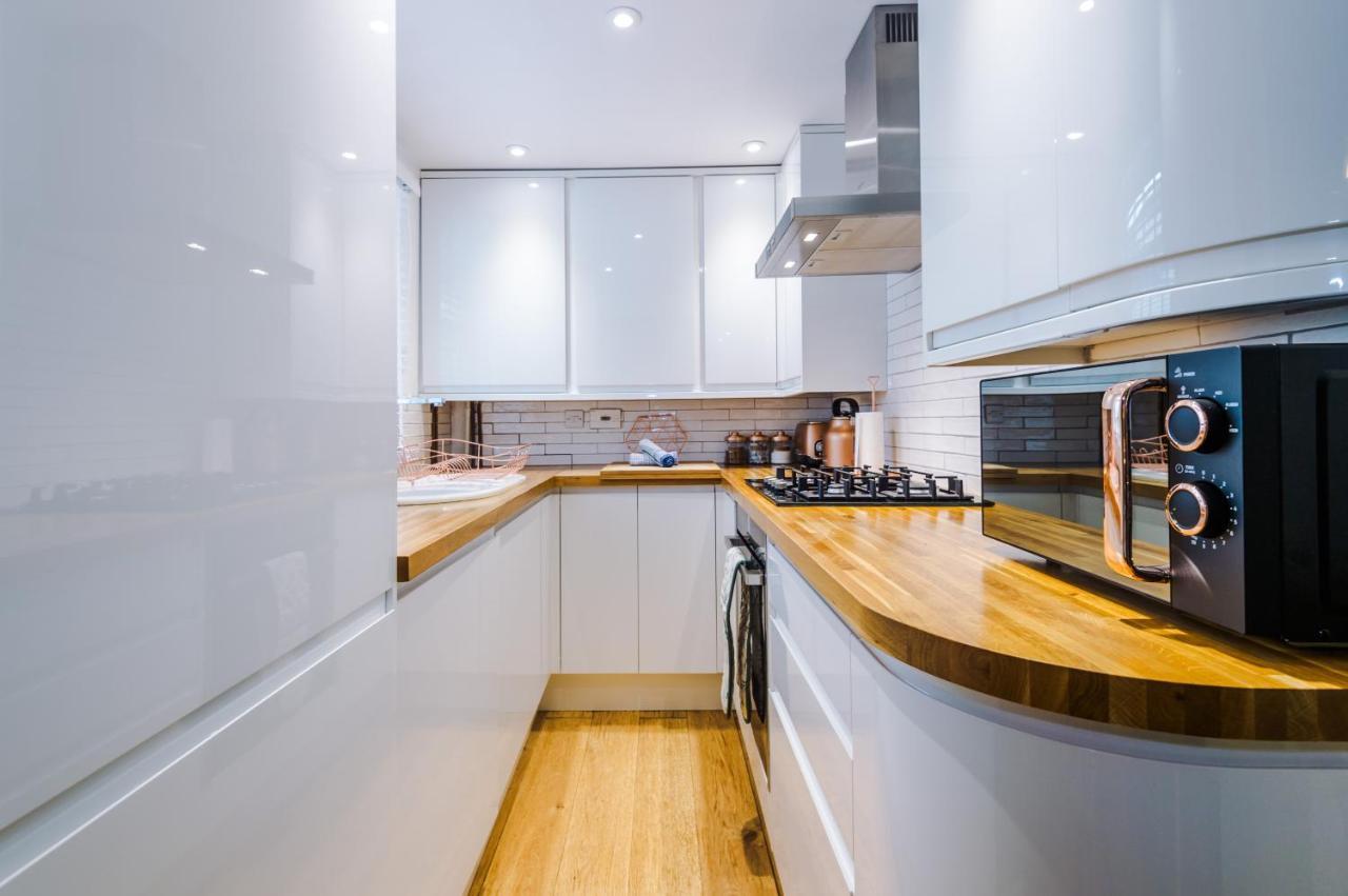 New! Gorgeous 2-Bed Home In Chester City Centre By 53 Degrees Property - Incredible Location, Ideal For Small Groups - Sleeps 6! المظهر الخارجي الصورة