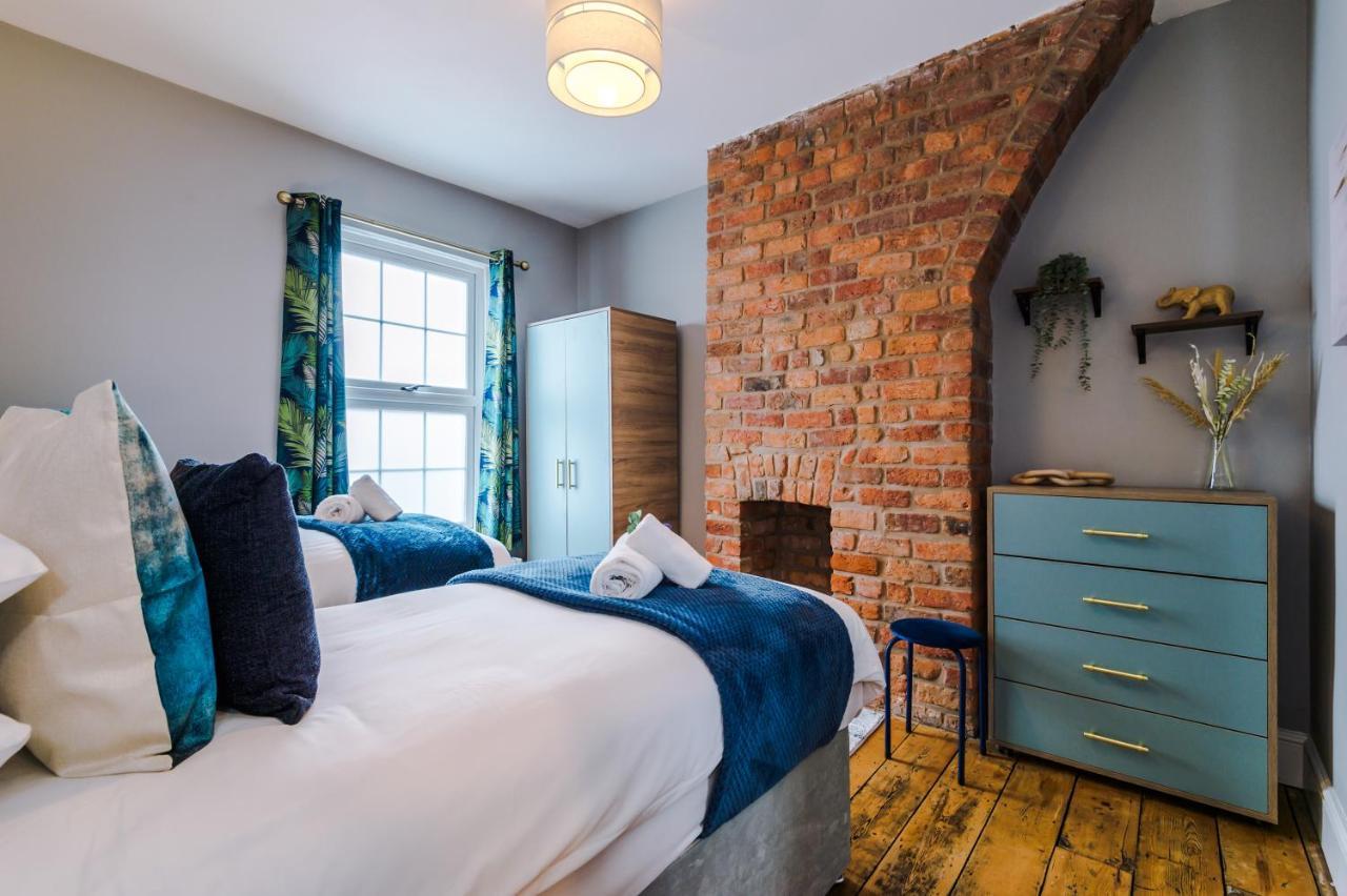 New! Gorgeous 2-Bed Home In Chester City Centre By 53 Degrees Property - Incredible Location, Ideal For Small Groups - Sleeps 6! المظهر الخارجي الصورة