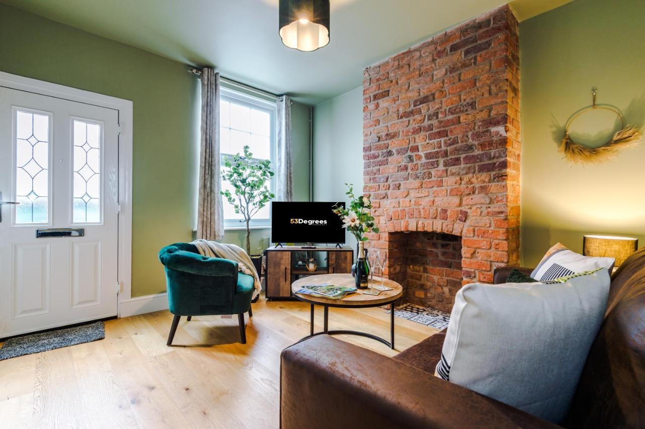 New! Gorgeous 2-Bed Home In Chester City Centre By 53 Degrees Property - Incredible Location, Ideal For Small Groups - Sleeps 6! المظهر الخارجي الصورة