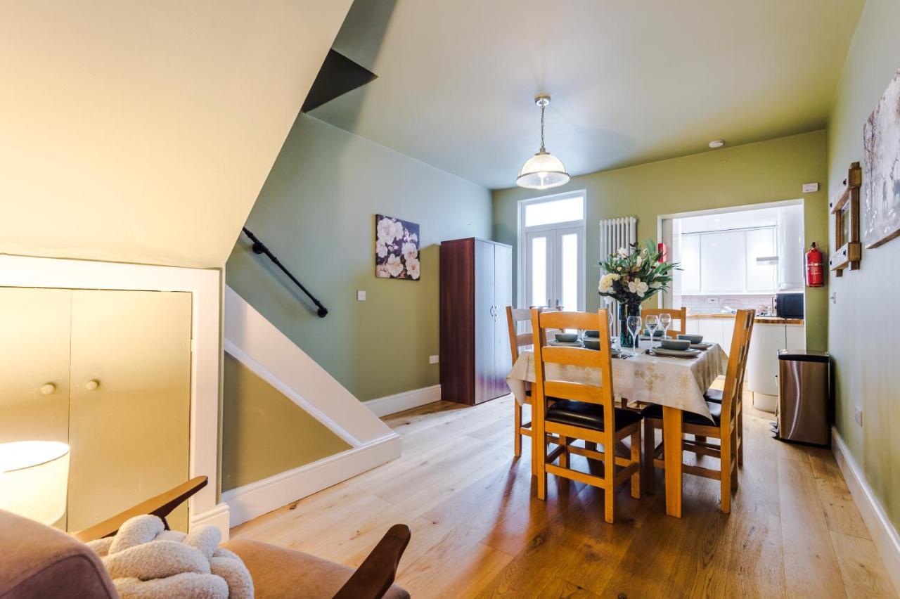 New! Gorgeous 2-Bed Home In Chester City Centre By 53 Degrees Property - Incredible Location, Ideal For Small Groups - Sleeps 6! المظهر الخارجي الصورة